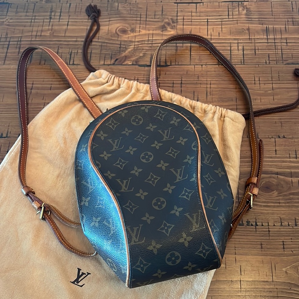 Authentic Louis Vuitton!!! Ellipse backpack, sac a dos. Adjustable straps!!!